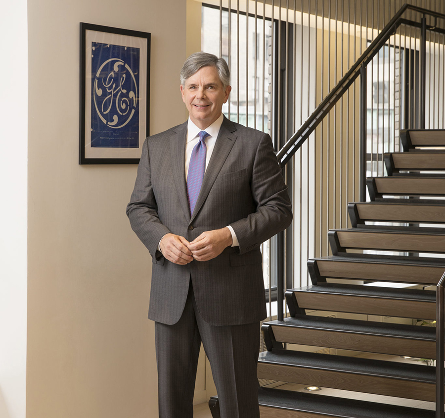 GE Larry Culp Headshot e1637158600226